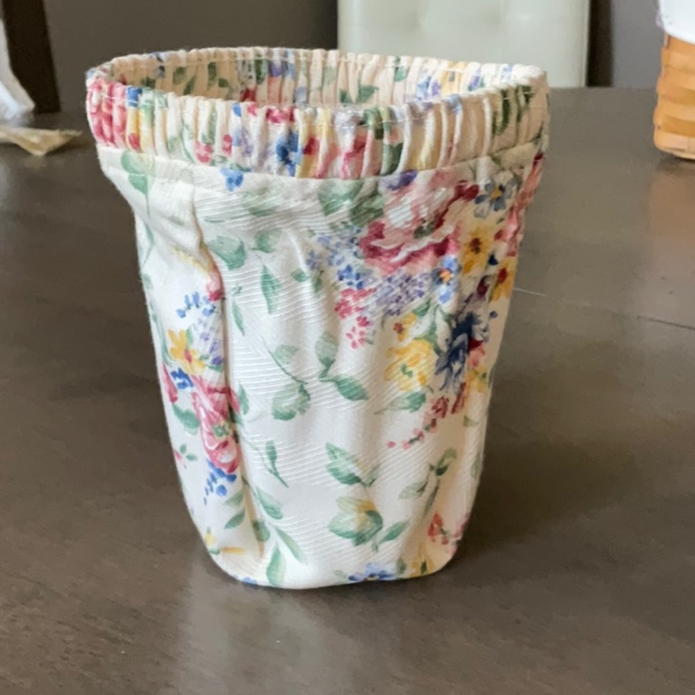 Longaberger Pen Pal basket liner in spring floral fabric. EUC